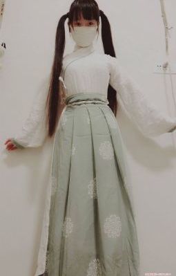 他信之女贝东丹当选泰国总理